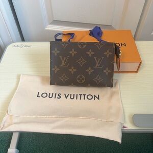 Louis Vuitton Monogram Toiletry 15